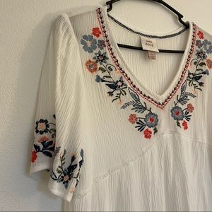 Knox Rose Boho Embroidered Floral Babydoll Top White